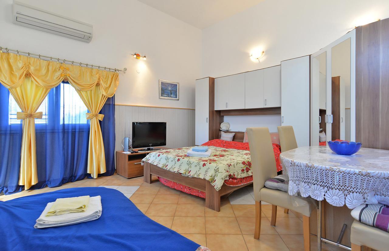Apartments Dino 1374 Pula Extérieur photo